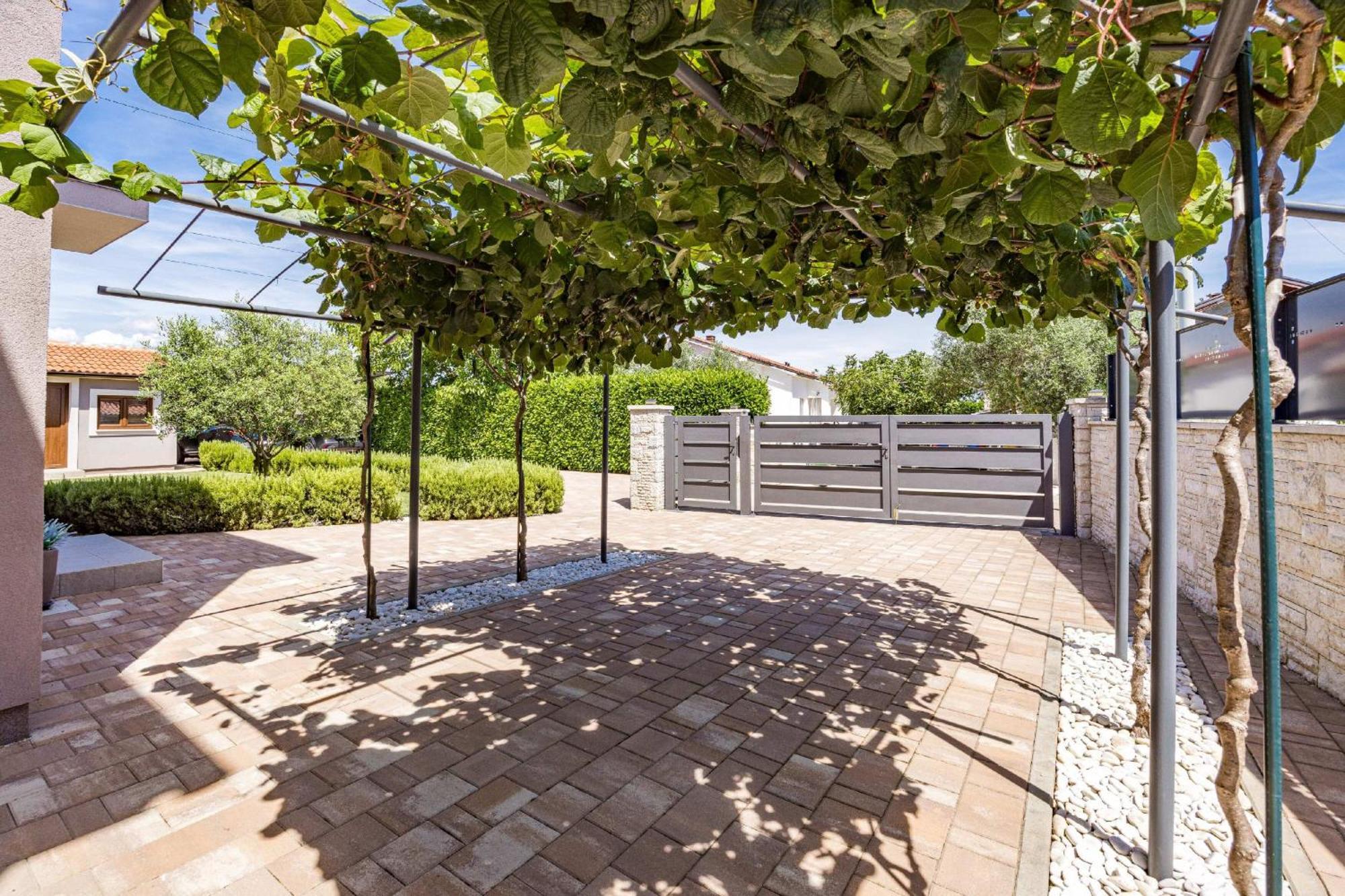 Villa Roma Near Pula For 6 People With Private Pool Jadreski ภายนอก รูปภาพ